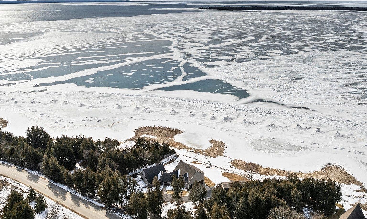 934 N Gros Cap Rd Saint Ignace, MI 49781 - Thumbnail 3