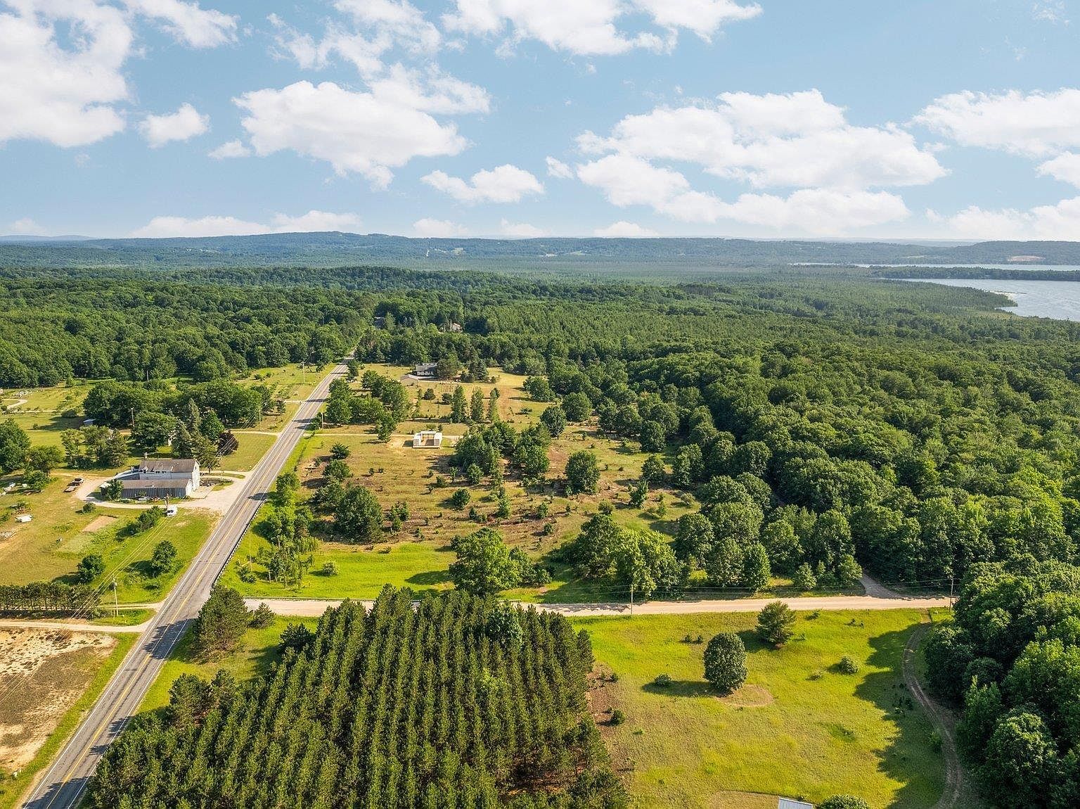 5896 Indian Hill Rd Honor, MI 49640 - Thumbnail 3