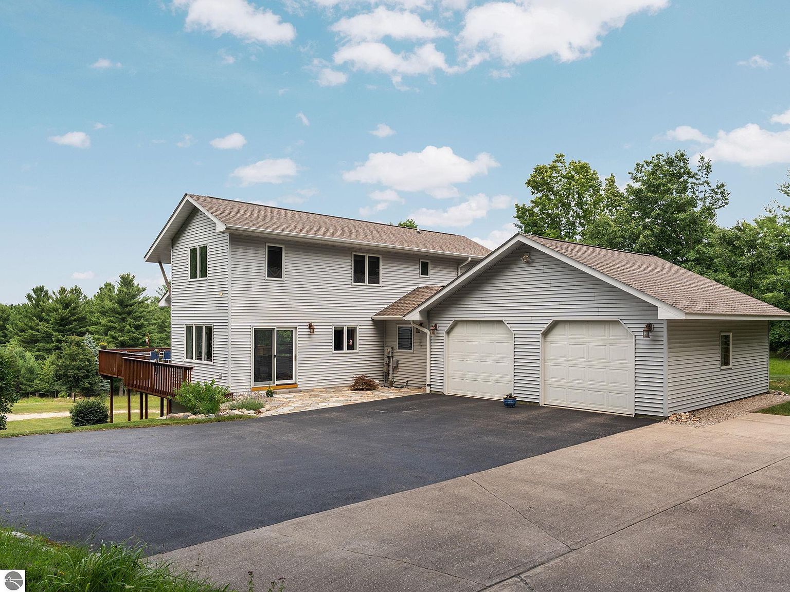 10746 Deal Rd Williamsburg, MI 49690 - Thumbnail 3