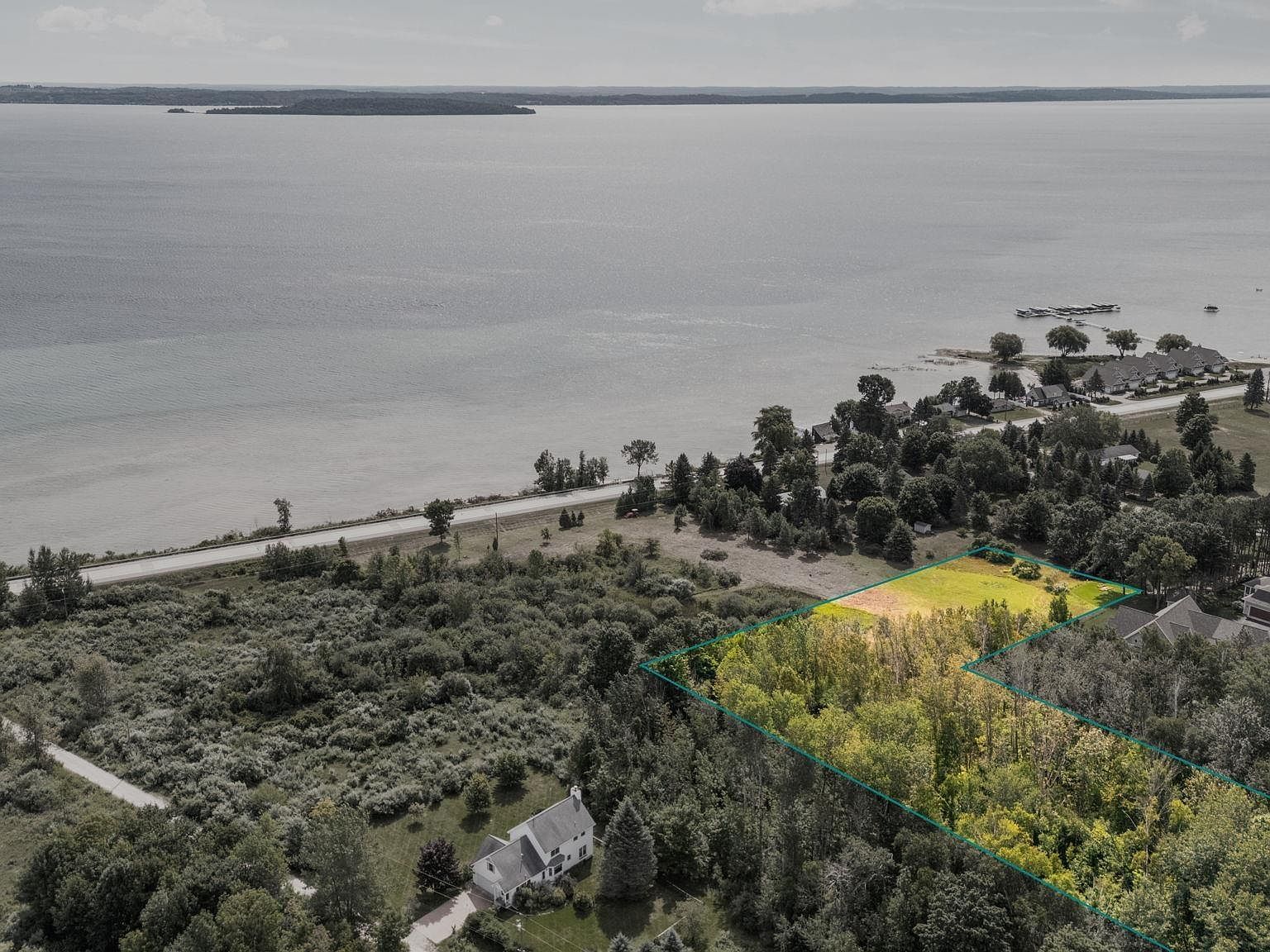 5368 S West Bay Shore Dr Suttons Bay, MI 49682 - Thumbnail 3