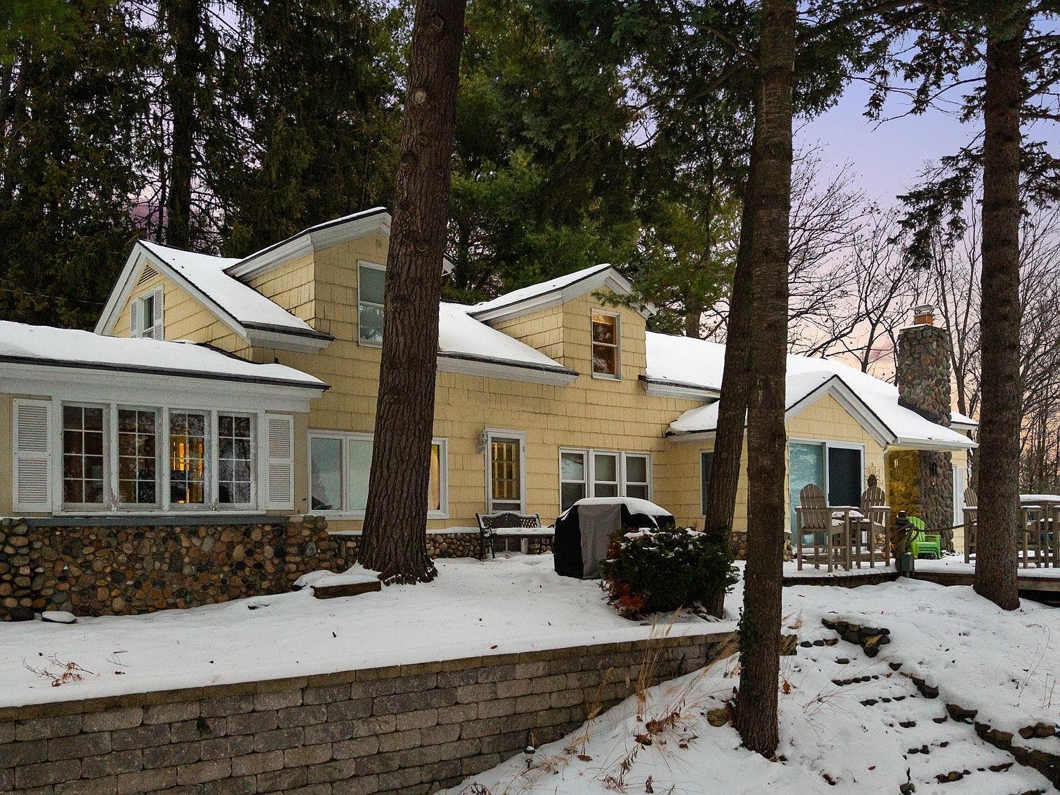 7787 E Shore Rd Traverse City, MI 49686 - Thumbnail 3