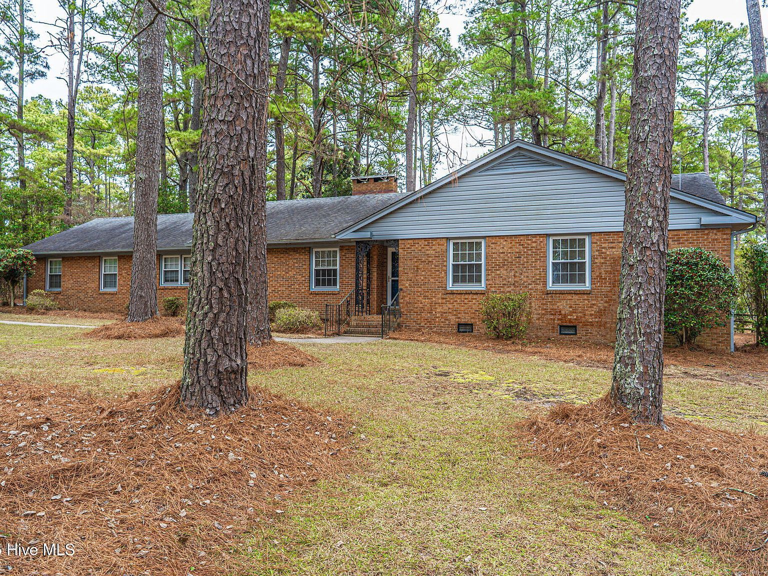 202 Downing Pl Southern Pines, NC 28387 - Thumbnail 3