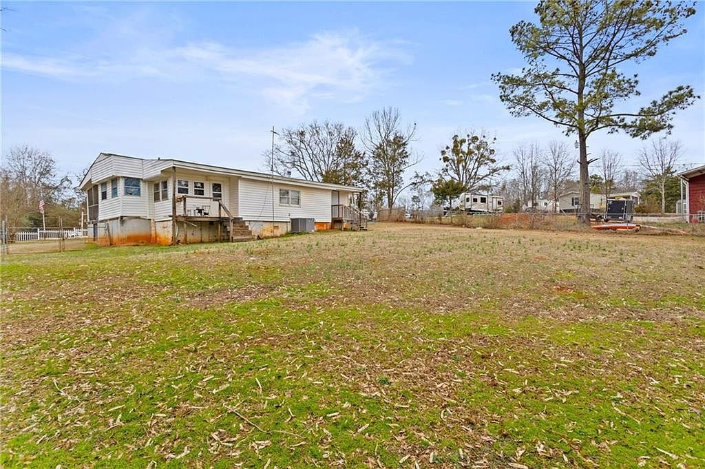 303 Cole Rd Townville, SC 29689 - Thumbnail 3