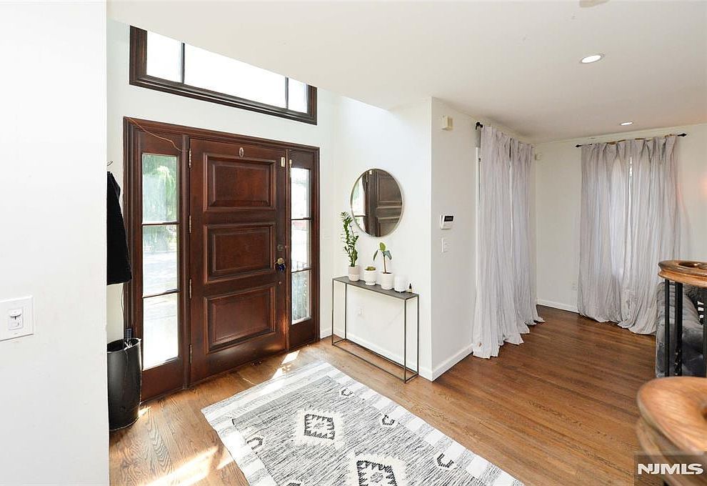 770 Hartwell St Teaneck, NJ 07666 - Thumbnail 3