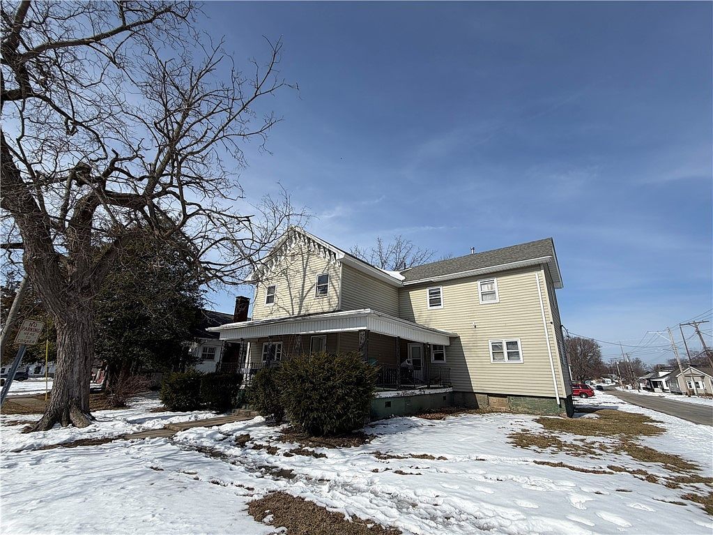 1021 Jefferson Ave Charleston, IL 61920 - Thumbnail 3