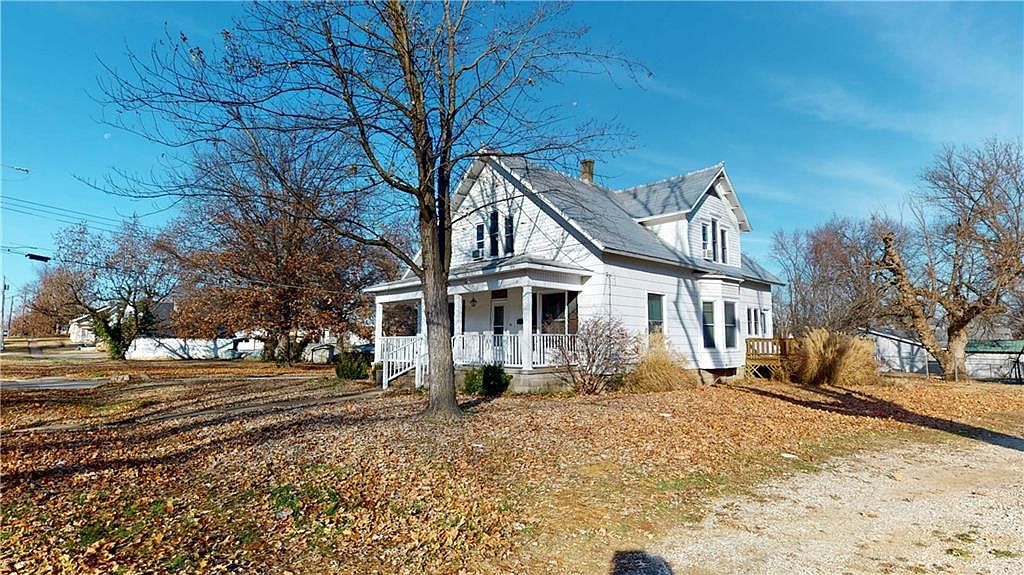 728 W Hunter St Nevada, MO 64772 - Thumbnail 3