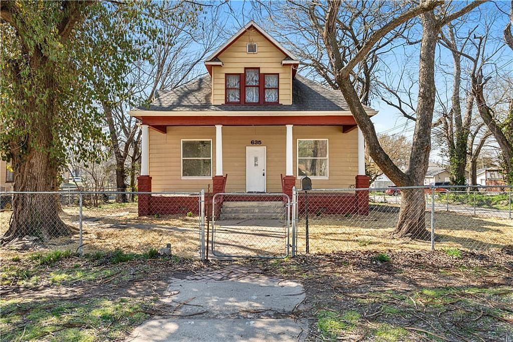 635 N Cedar St Nevada, MO 64772 - Thumbnail 3