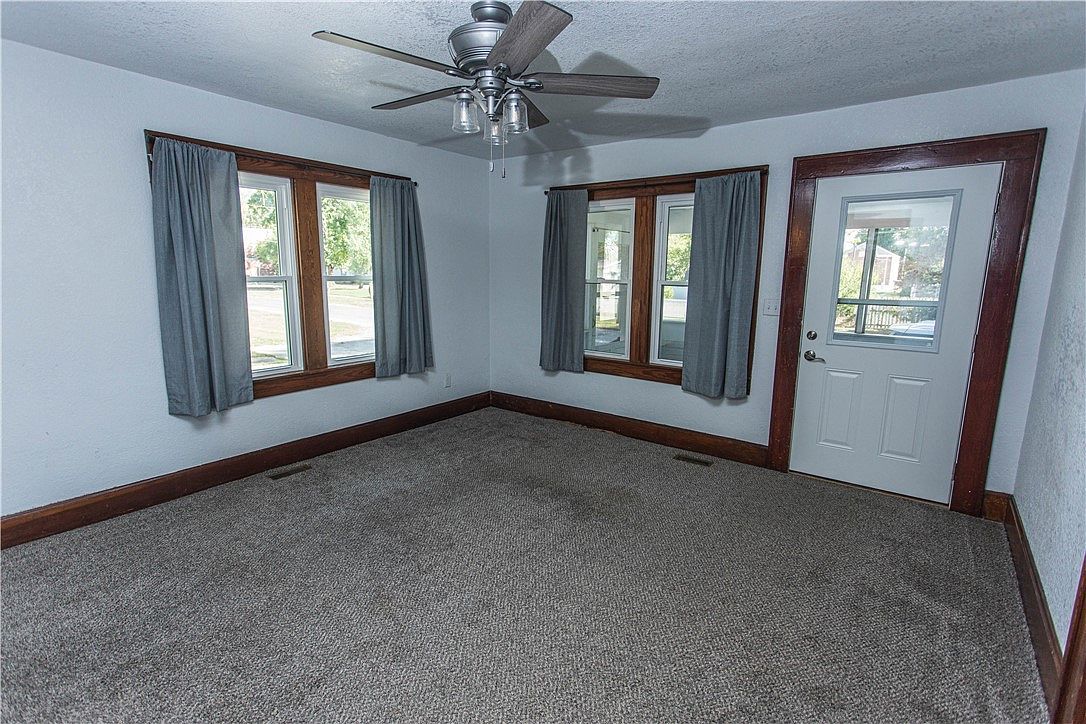 216 W 4th St Saint Elmo, IL 62458 - Thumbnail 3