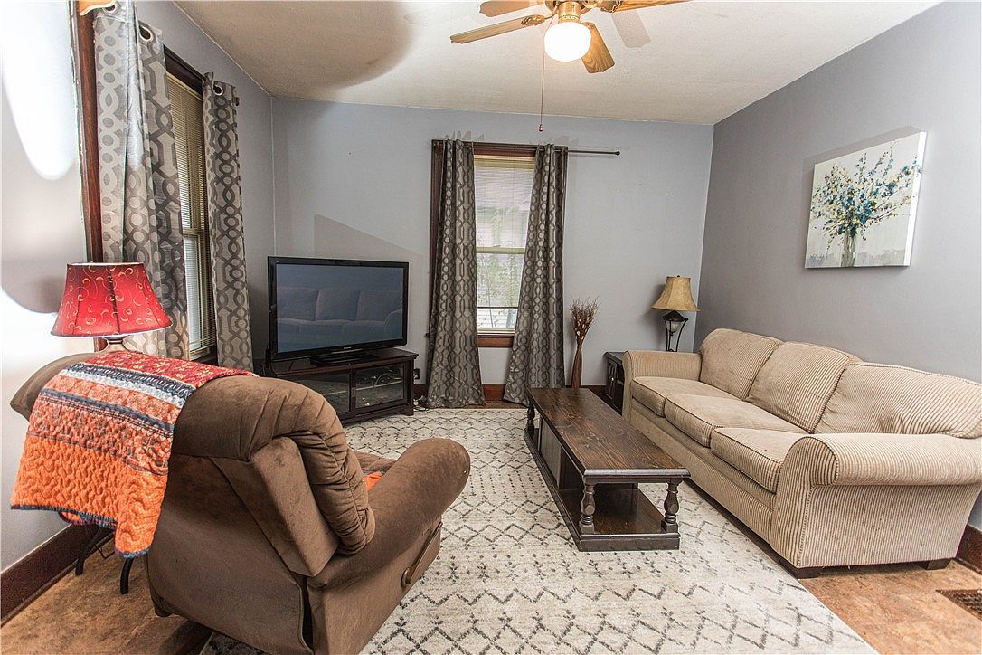 1905 Dewitt Ave Mattoon, IL 61938 - Thumbnail 3