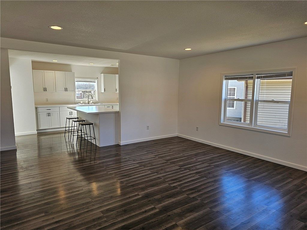 505 W Pleasant St Greenup, IL 62428 - Thumbnail 3