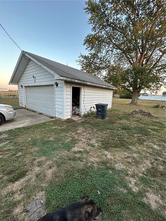 415 E Main St Teutopolis, IL 62467 - Thumbnail 3