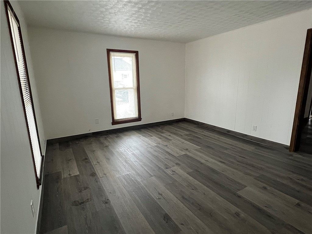 301 S 3rd St Altamont, IL 62411 - Thumbnail 3