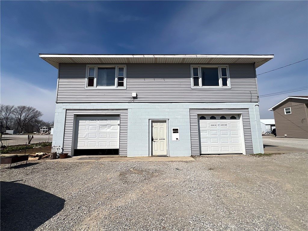 4 W Ashmore St APT A Ashmore, IL 61912 - Thumbnail 3