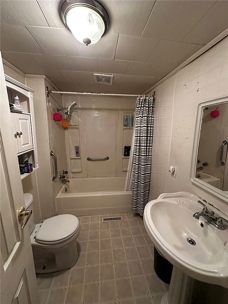 211 E Main St Willow Hill, IL 62480 - Thumbnail 3