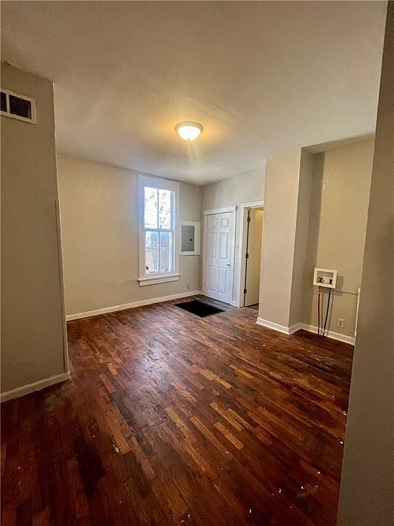 1113 Corby St Saint Joseph, MO 64501 - Thumbnail 3