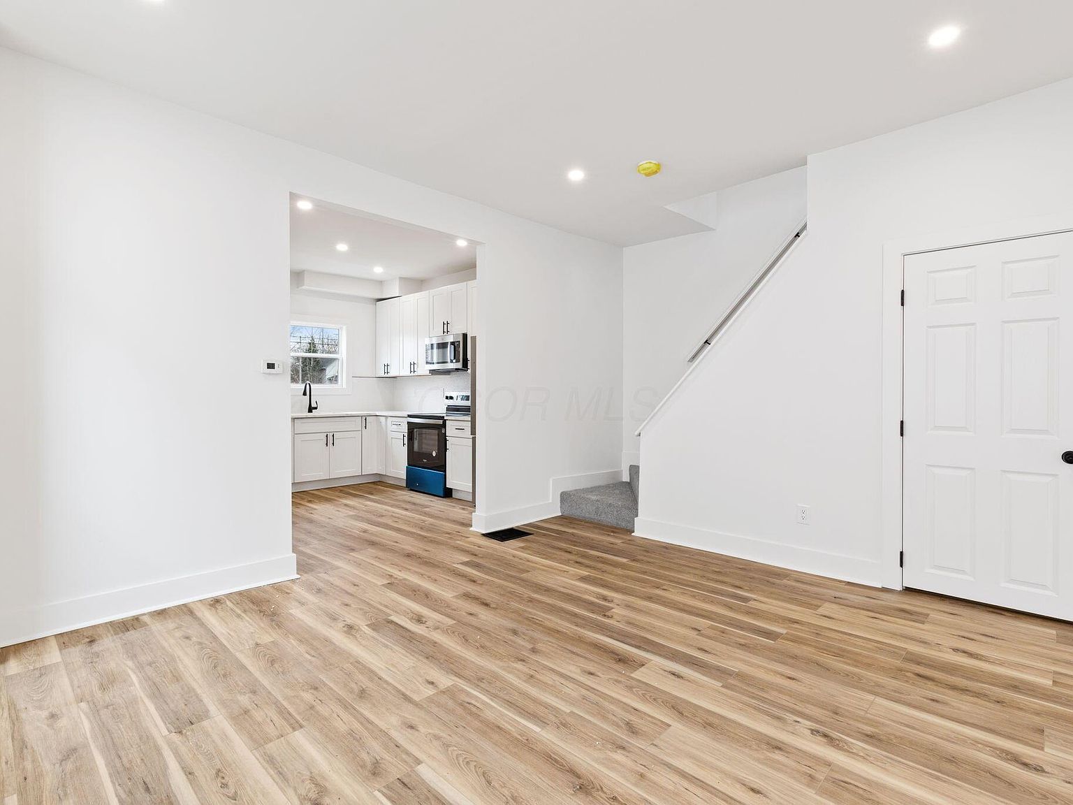 757 Bellows Ave Columbus, OH 43222 - Thumbnail 3