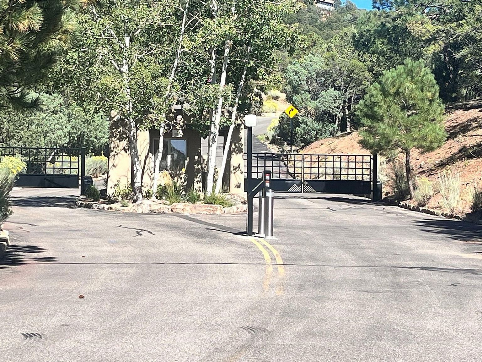 1084 S Summit Rdg Santa Fe, NM 87501 - Thumbnail 3