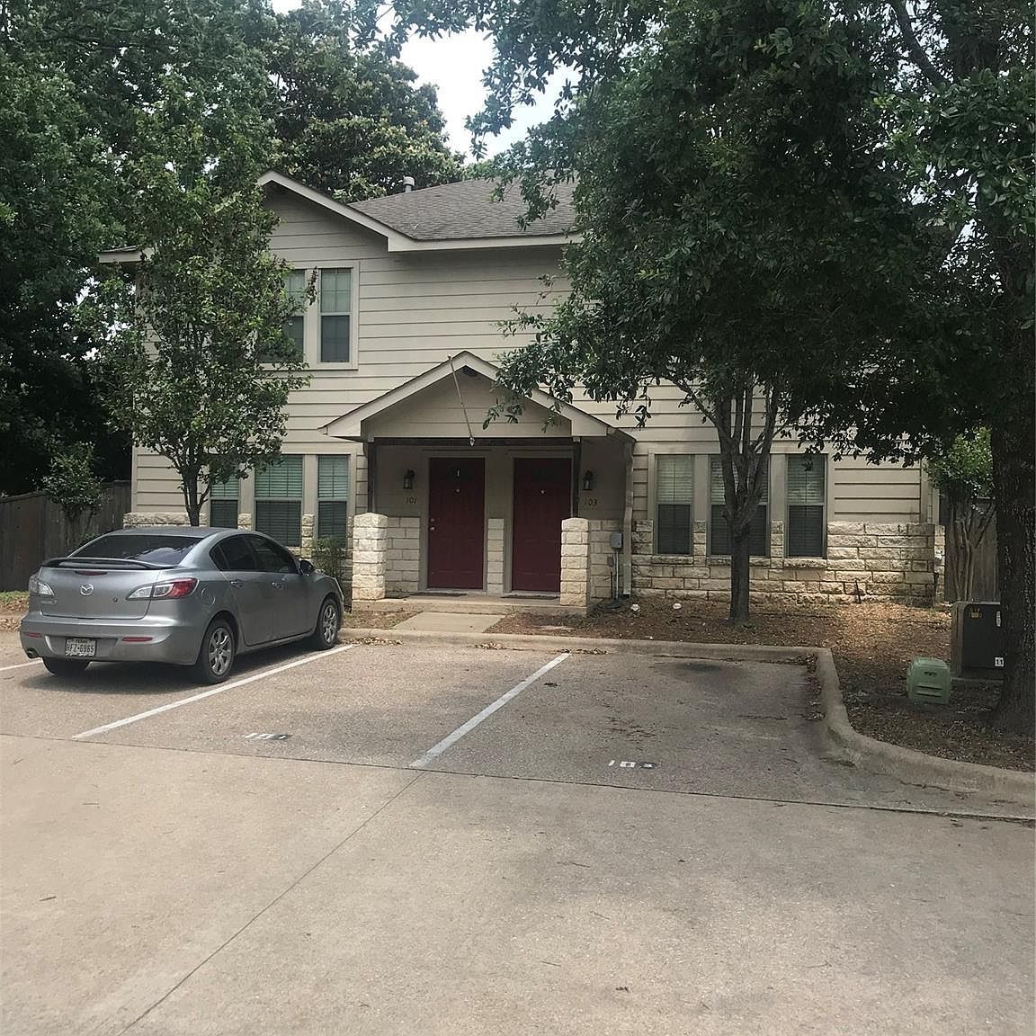 101 & 103 Bolero Way Huntsville, TX 77340 - Thumbnail 3