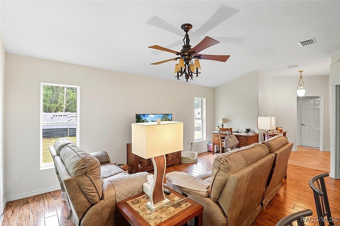 132 W Ruska Pl Citrus Springs, FL 34434 - Thumbnail 3