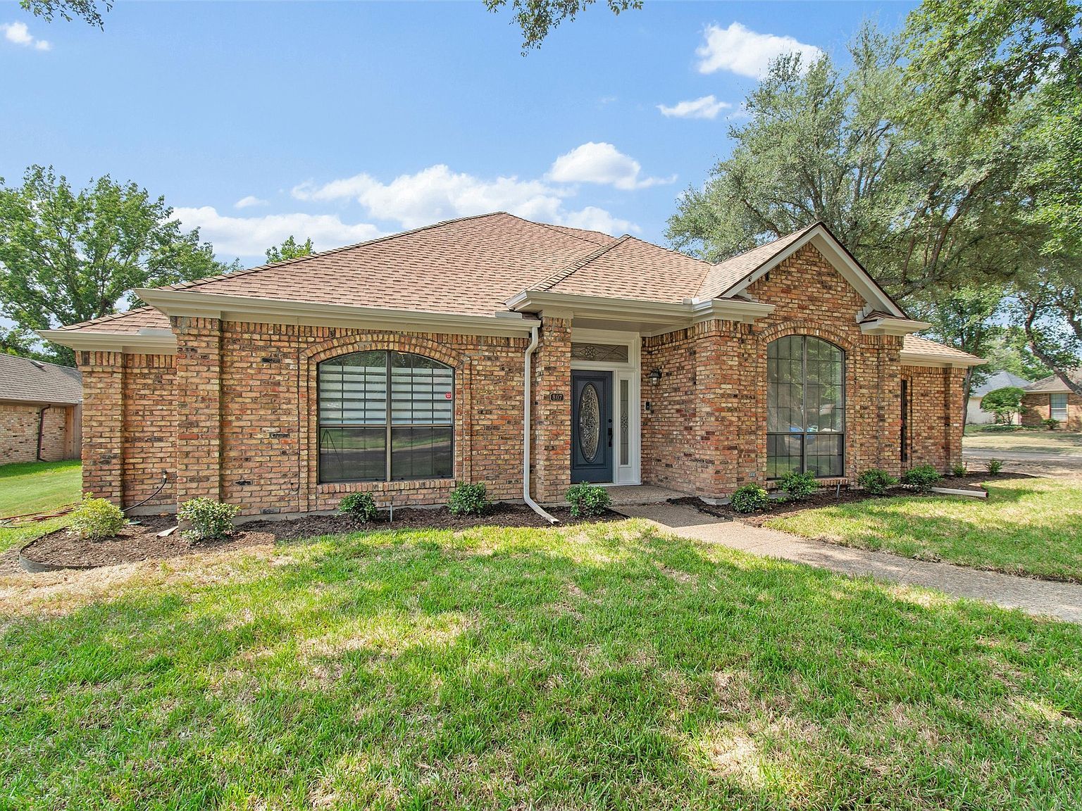 807 Williamsburg Dr Ennis, TX 75119 - Thumbnail 3