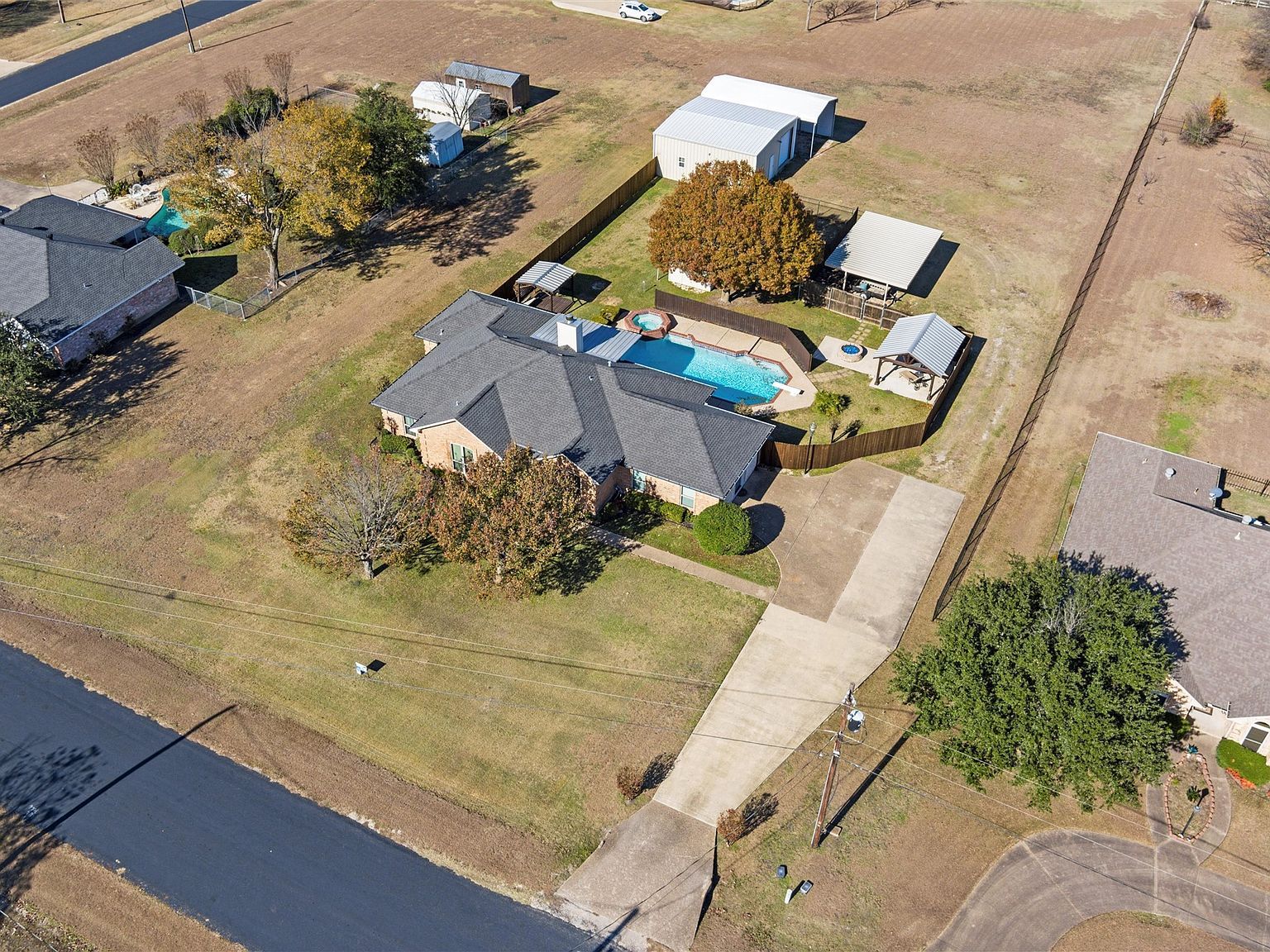 517 Hiwasee Rd Waxahachie, TX 75165 - Thumbnail 3