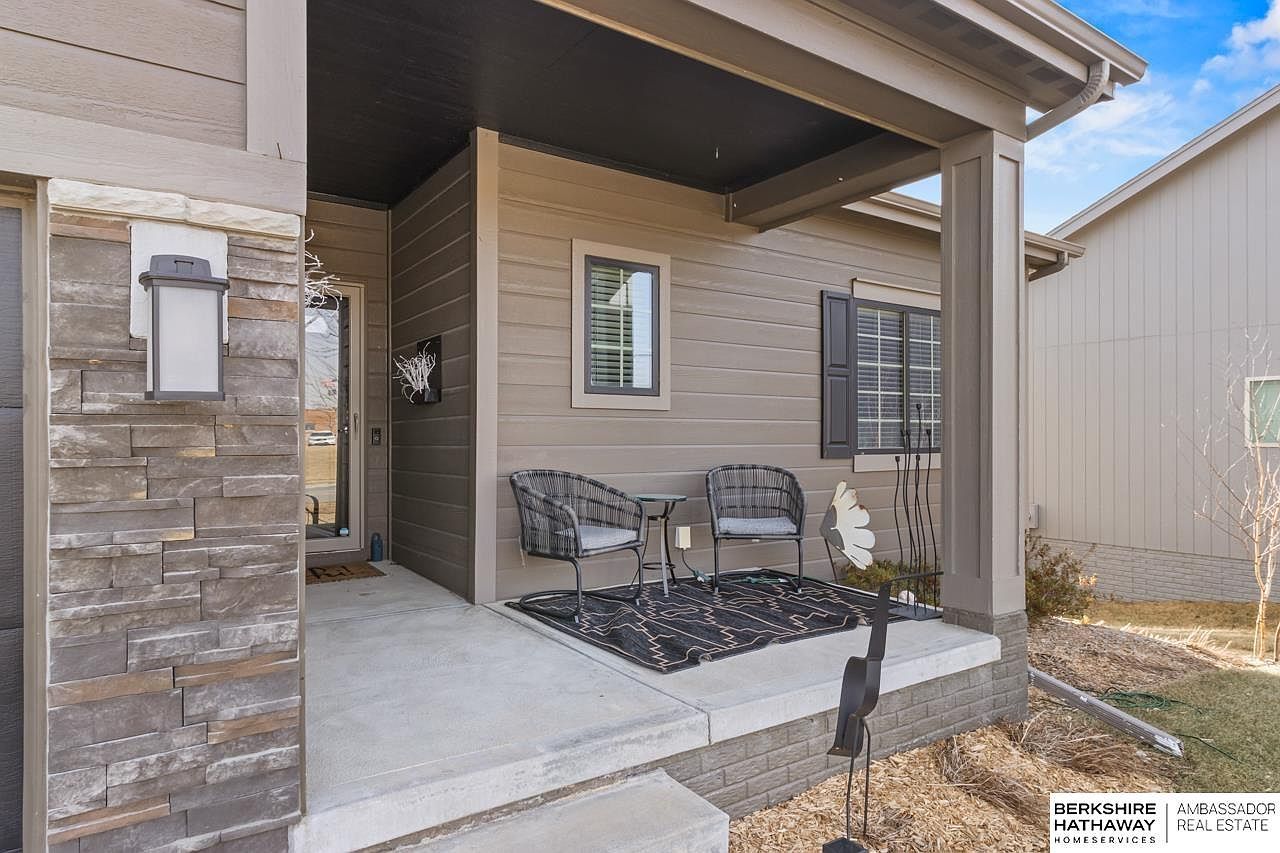 19109 Greenleaf St Omaha, NE 68136 - Thumbnail 3