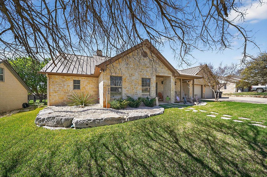 204 Red Oak Ln W Ingram, TX 78025 - Thumbnail 3