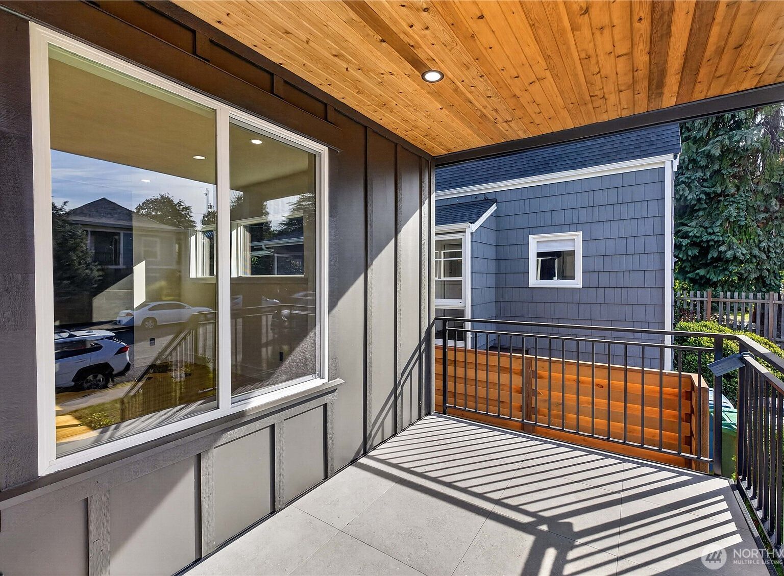 5520 Brooklyn Avenue NE Seattle, WA 98105 - Thumbnail 3