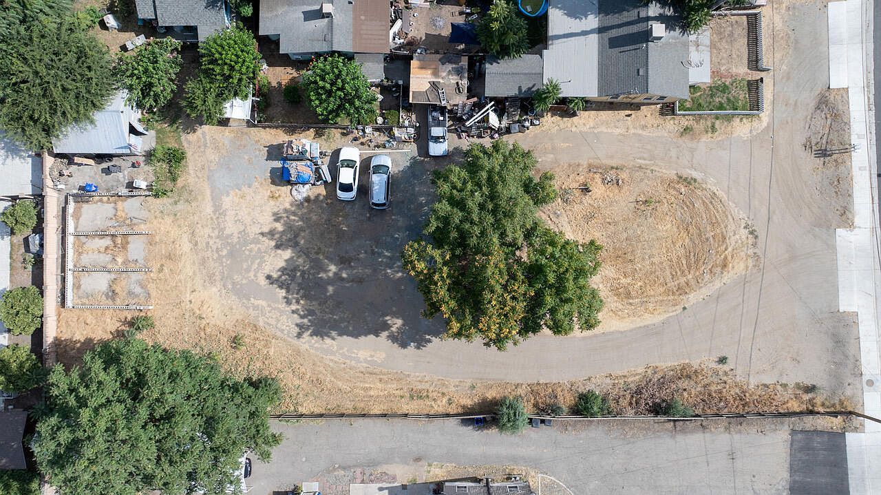 293 N Villa St, Porterville, CA, 93257 - Thumbnail 3