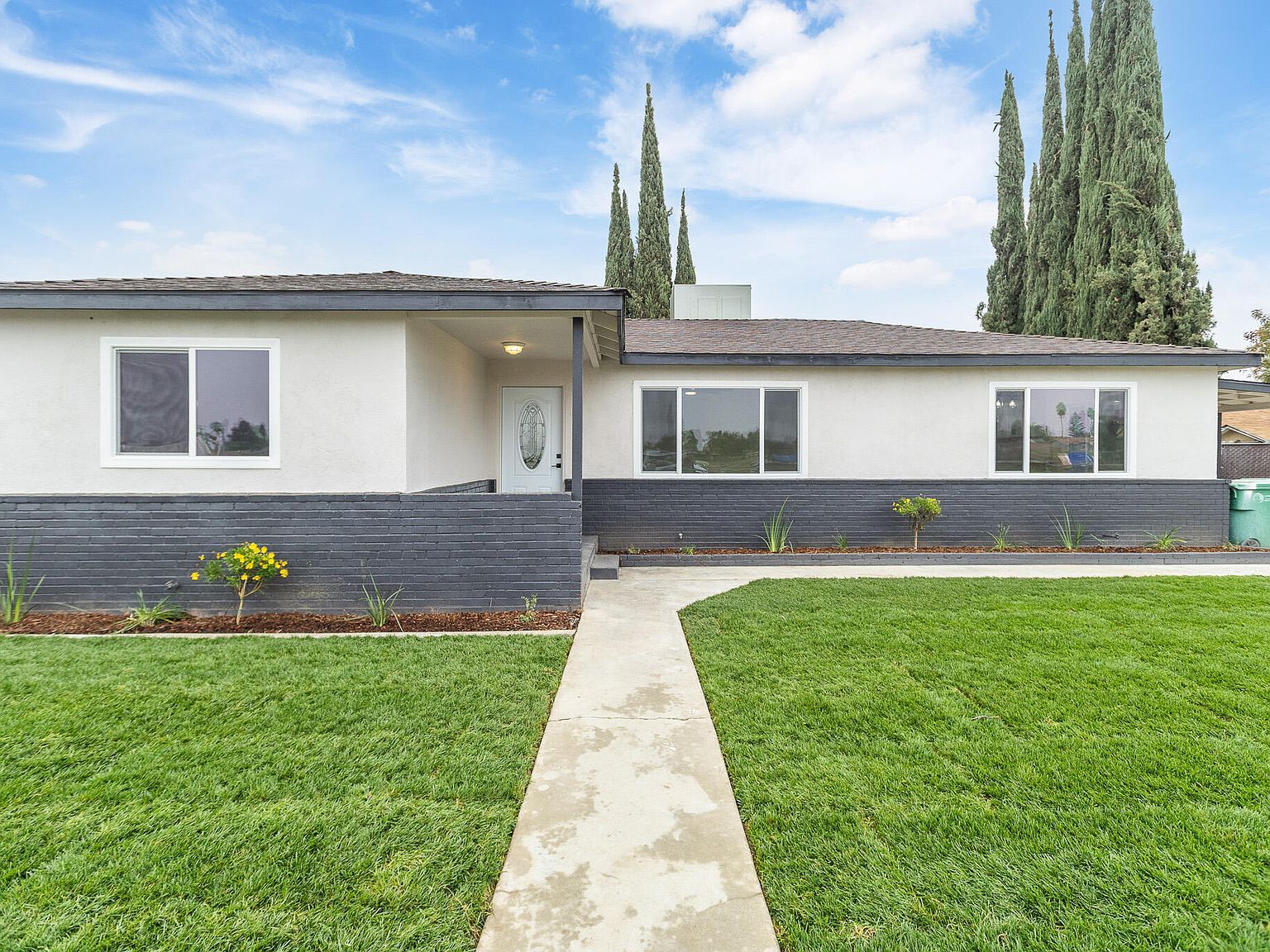 1676 W Putnam Ave Porterville, CA 93257 - Thumbnail 3