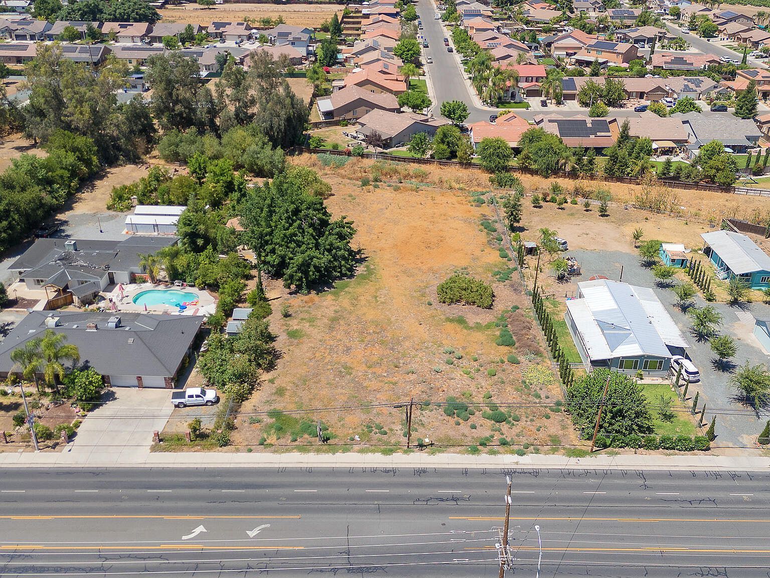 2296 W Henderson Ave Porterville, CA 93257 - Thumbnail 3