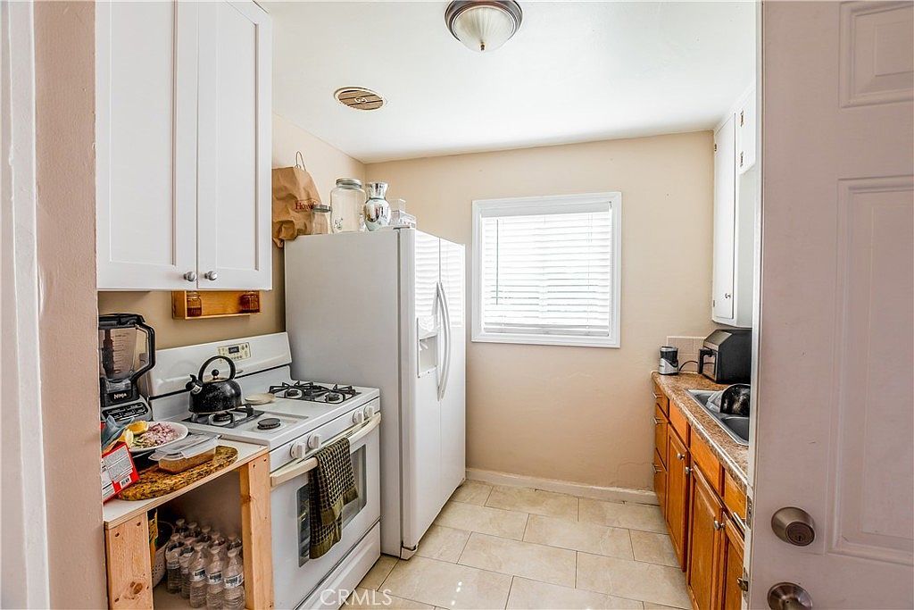 12127 216th St Hawaiian Gardens, CA 90716 - Thumbnail 3