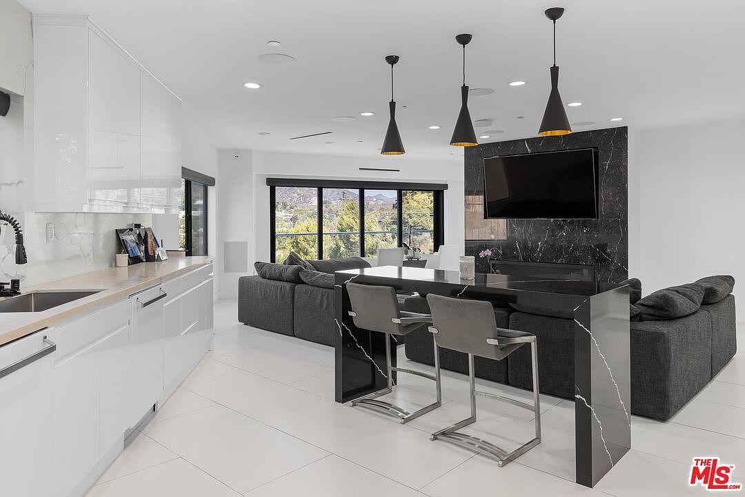 7141 Woodrow Wilson Dr Los Angeles, CA 90068 - Thumbnail 3