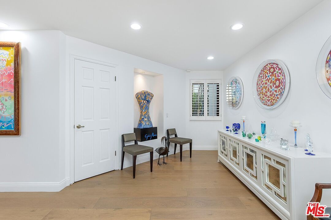 16894 Encino Hills Dr Encino, CA 91436 - Thumbnail 3