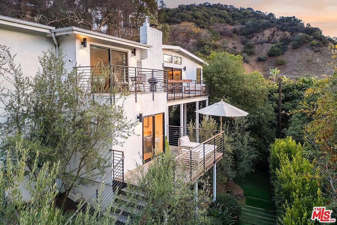 2785 Laurel Canyon Pl Los Angeles, CA 90046 - Thumbnail 3