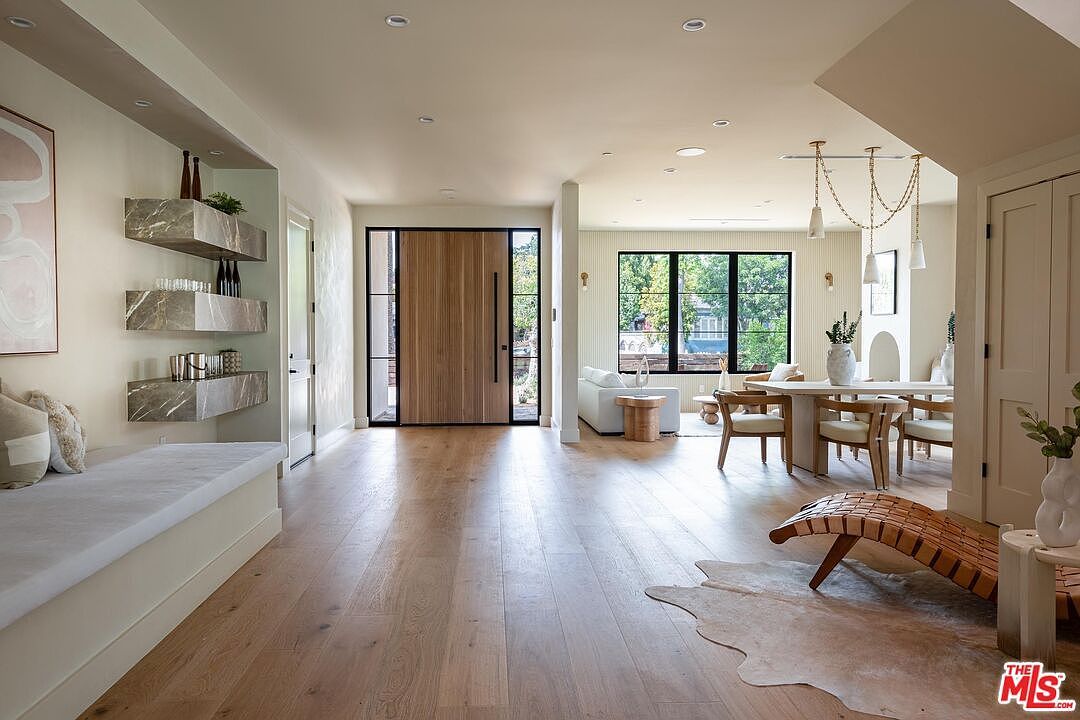 11746 La Maida St Valley Village, CA 91607 - Thumbnail 3