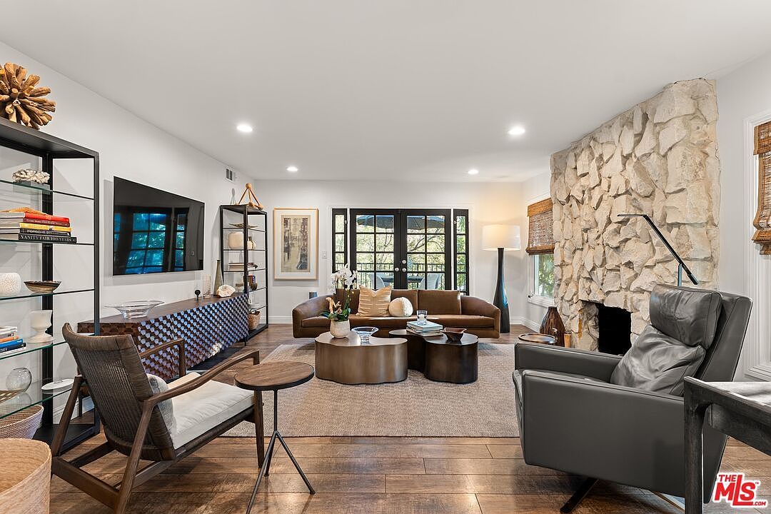 5117 Lubao Ave Woodland Hills, CA 91364 - Thumbnail 3