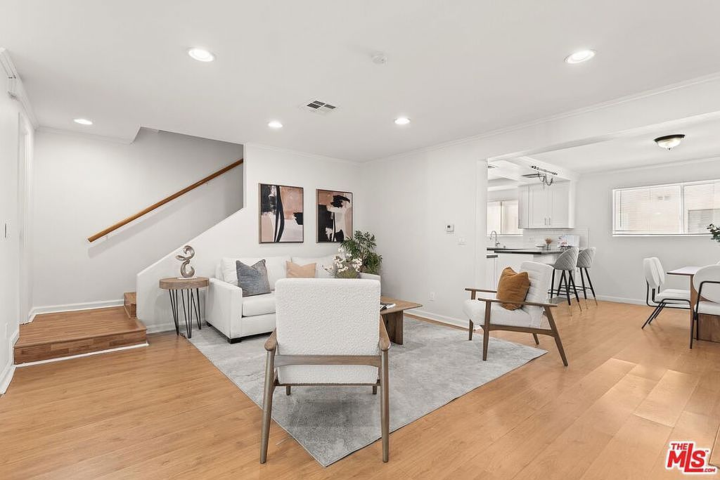 18550 Hatteras St UNIT 14 Tarzana, CA 91356 - Thumbnail 3