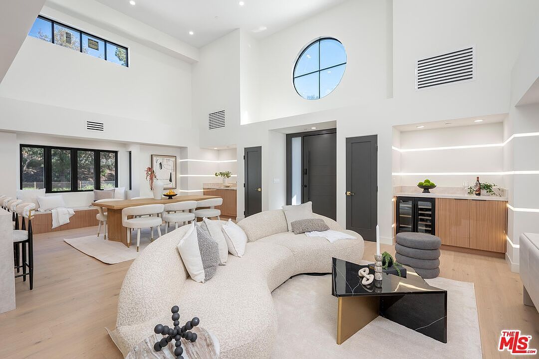 4557 Camellia Ave North Hollywood, CA 91602 - Thumbnail 3