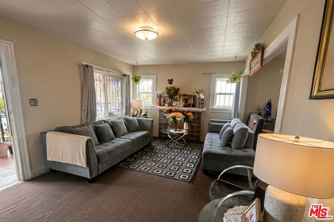 1415 Lake Shore Ave Los Angeles, CA 90026 - Thumbnail 3
