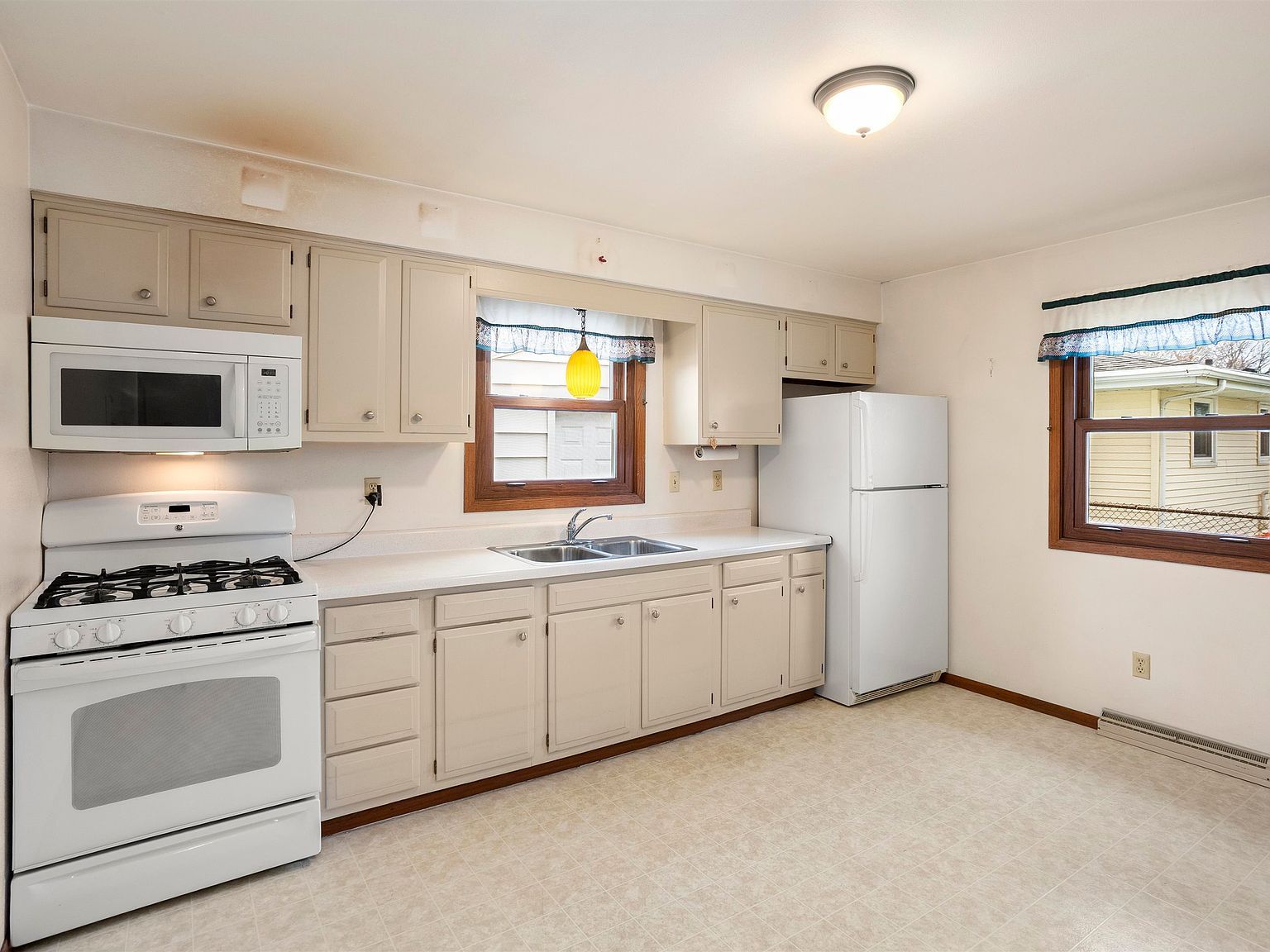 2109 E College Ave Appleton, WI 54915 - Thumbnail 3