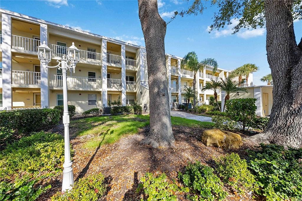 433 Cerromar Ln UNIT 440 Venice, FL 34293 - Thumbnail 3
