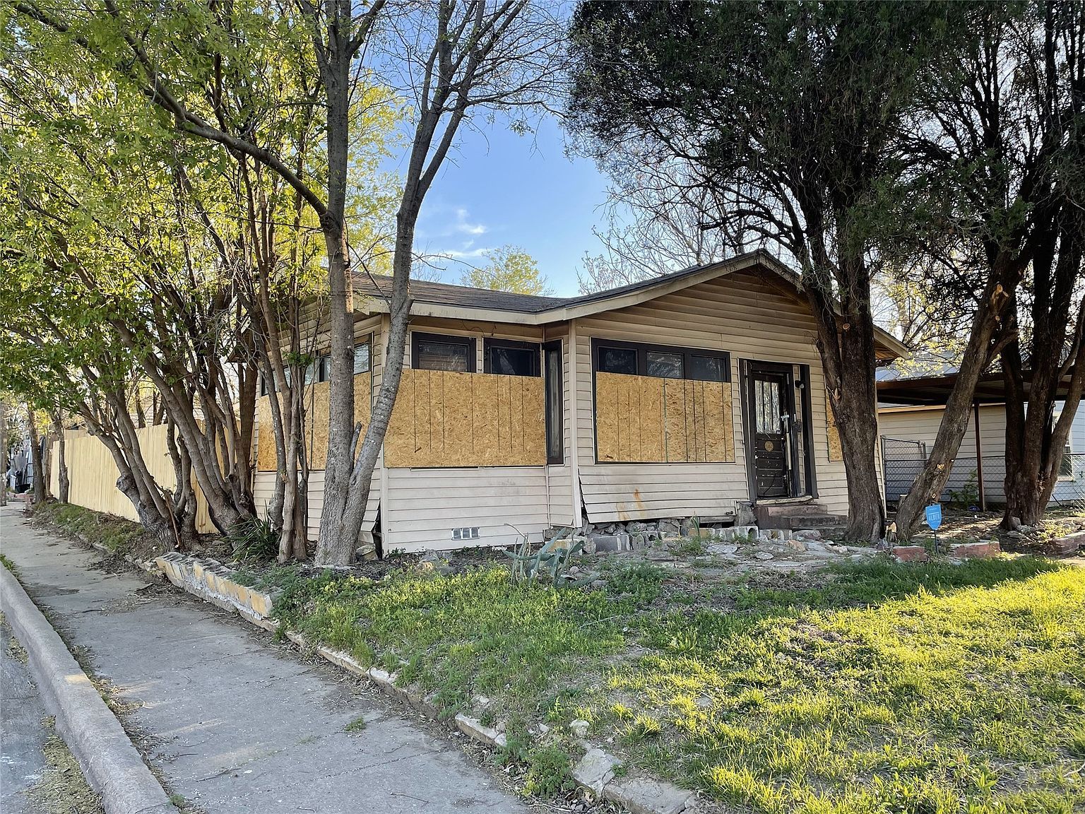 1136 E Leuda St Fort Worth, TX 76104 - Thumbnail 3