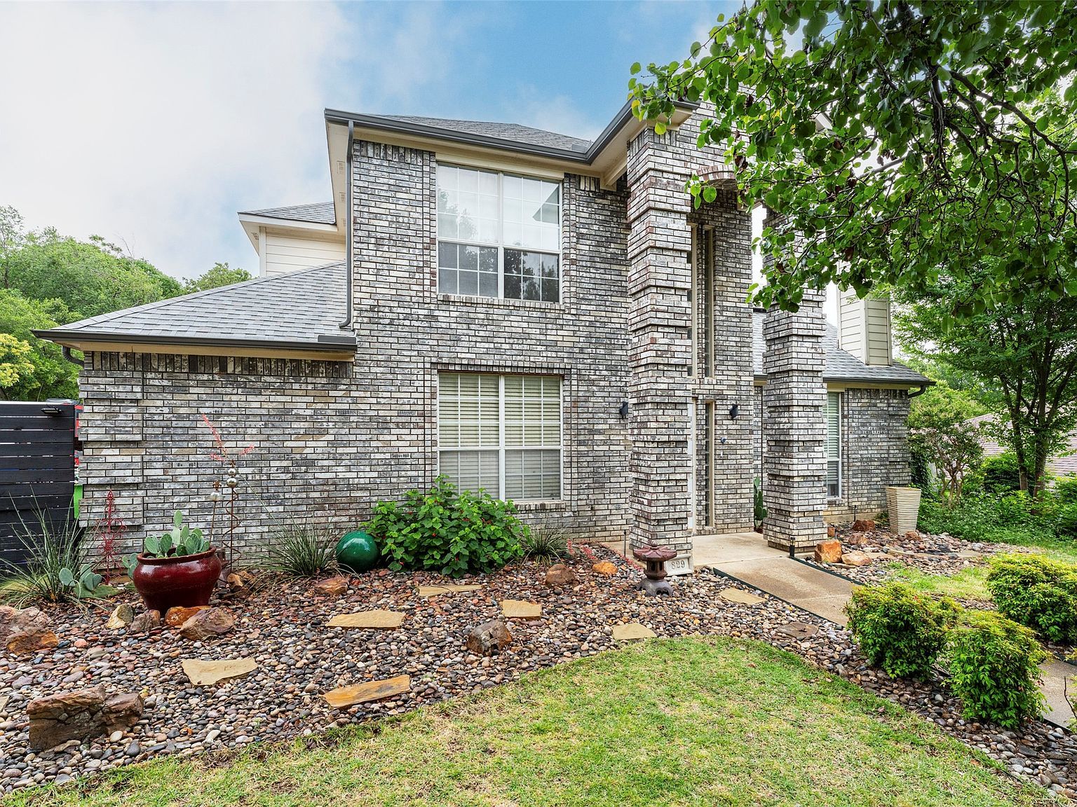 829 Woodridge Dr Fort Worth, TX 76120 - Thumbnail 3