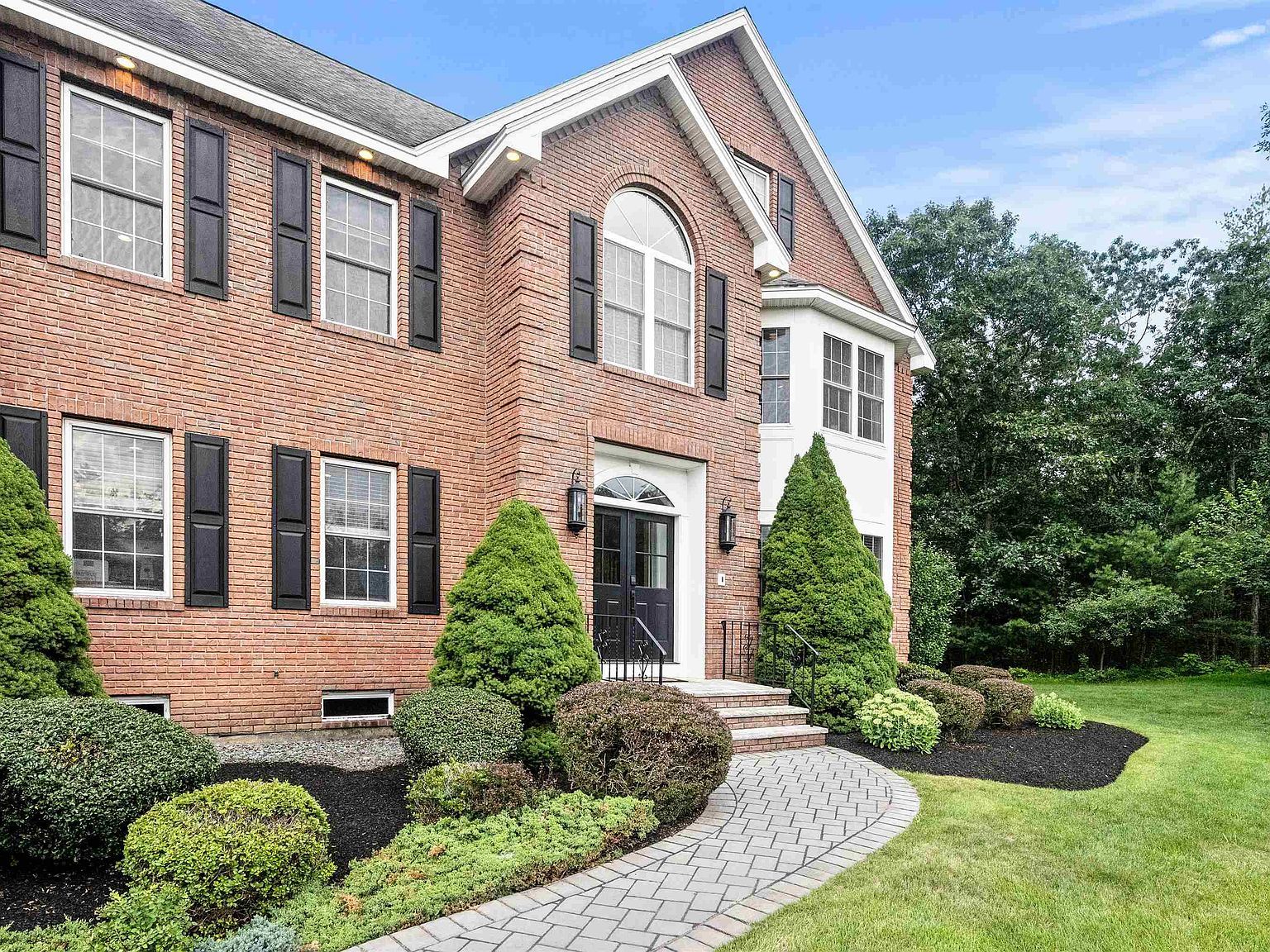 8 Arcadia Ln Salem, NH 03079 - Thumbnail 3