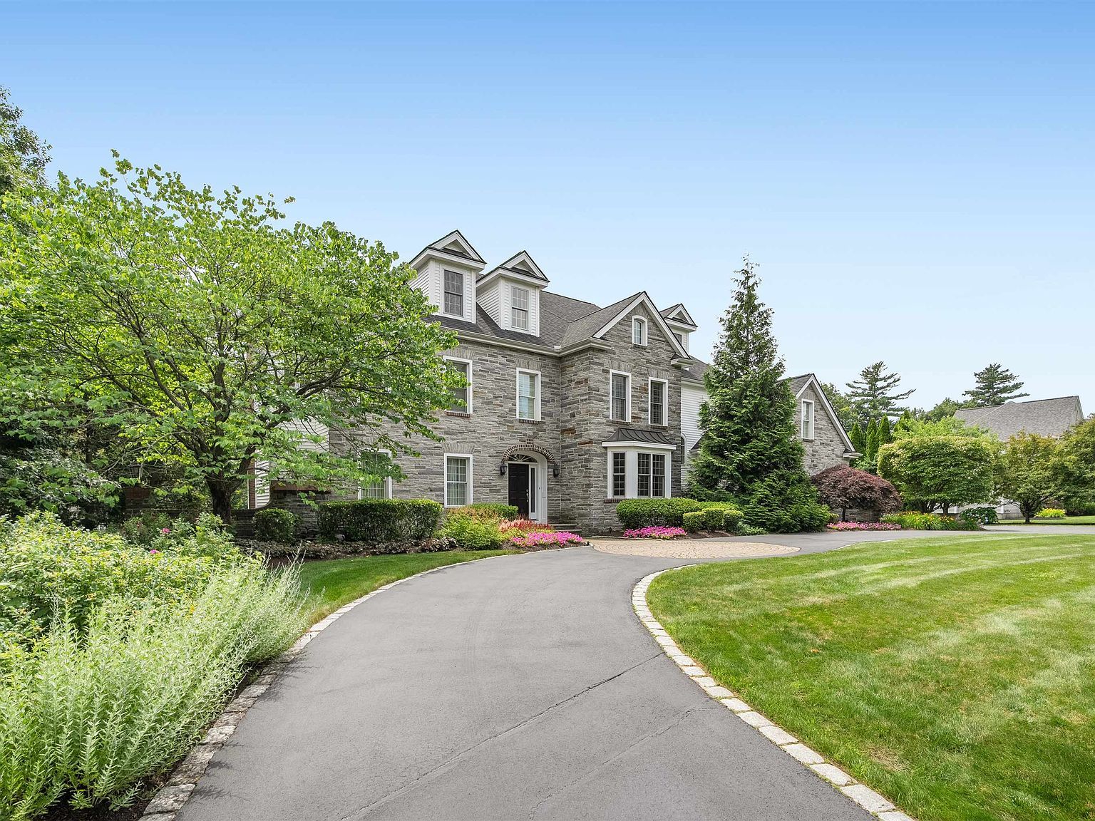 39 Overton Rd Windham, NH 03087 - Thumbnail 3