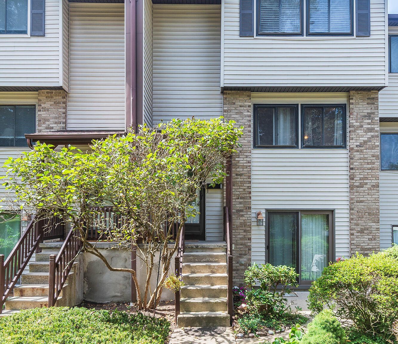 258 Village Ct Kingston, NY 12401 - Thumbnail 3