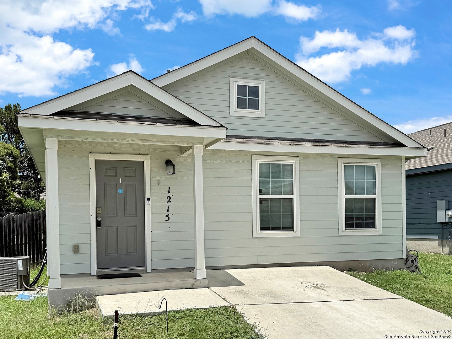 1215 Robbins Point San Antonio, TX 78245 - Thumbnail 3