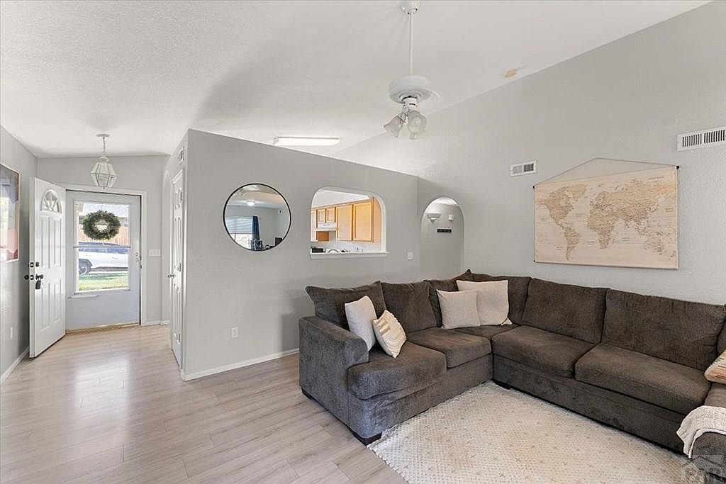 814 Edna Ln Pueblo, CO 81005 - Thumbnail 3