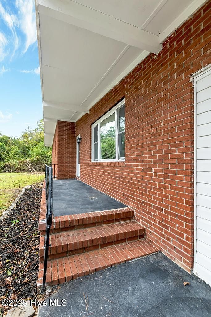 100 Melody Ln Jacksonville, NC 28540 - Thumbnail 3